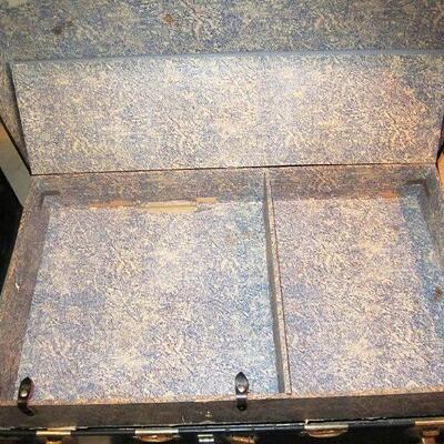 Vintage 1950's storage trunk