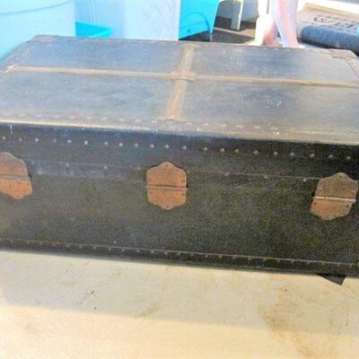 Vintage 1950's storage trunk