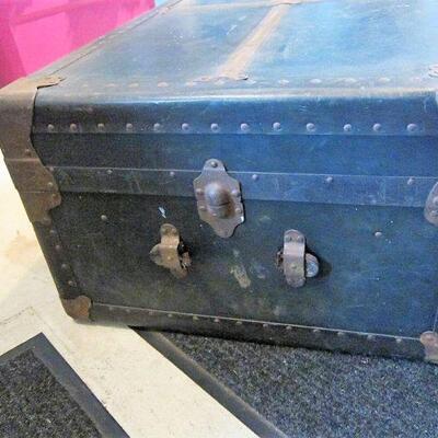 Vintage 1950's storage trunk