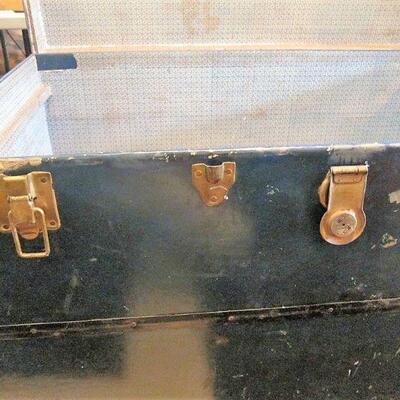 Vintage 1920's storage trunk
