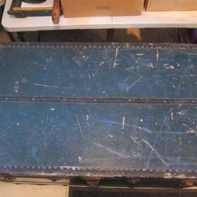 Vintage 1920's storage trunk