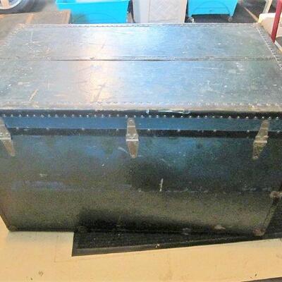 Vintage 1920's storage trunk