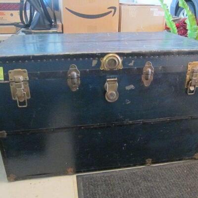 Vintage 1920's storage trunk