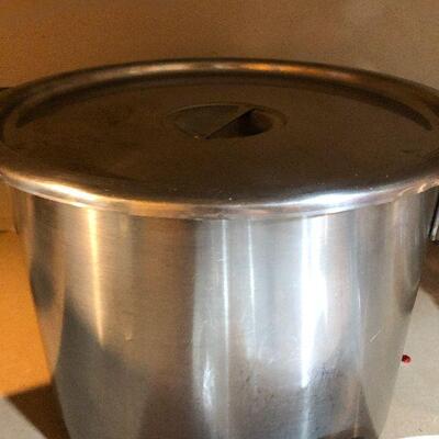 CL69:  Pasta Dinner Bowls and Pasta Pot