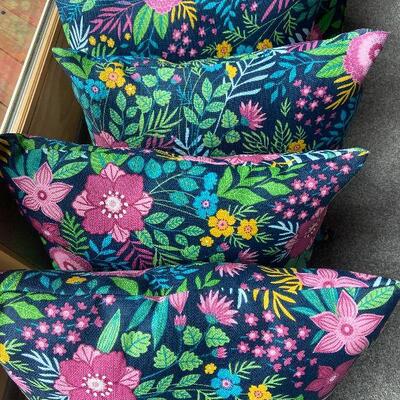 D7:  Gorgeous Patio Pillows (8)