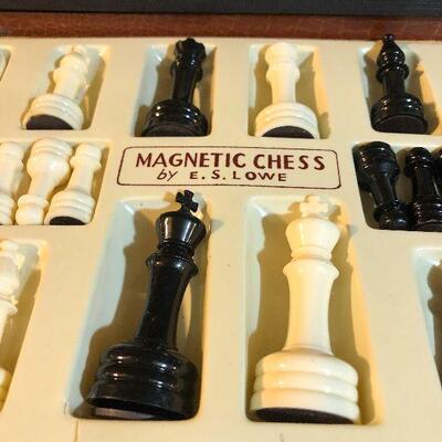 CL48:  Magnetic Chess Set