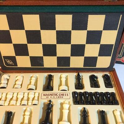 CL48:  Magnetic Chess Set