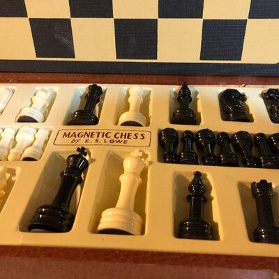 CL48:  Magnetic Chess Set