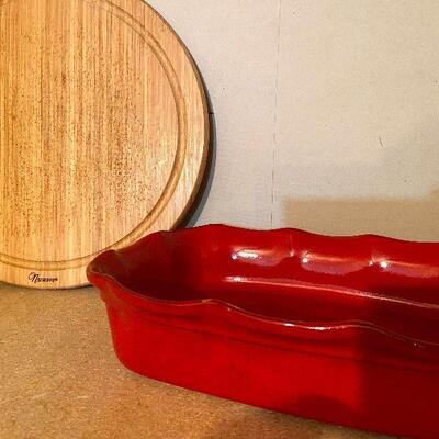 CL49:  Large Salad Bowl, Glass pie plates, Cutting Board and more