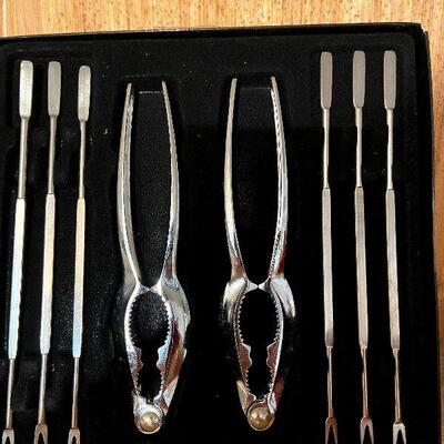 CL49:  Large Salad Bowl, Glass pie plates, Cutting Board and more