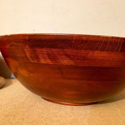 CL49:  Large Salad Bowl, Glass pie plates, Cutting Board and more