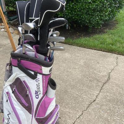 G122: Women's Golf Cart and Clubs