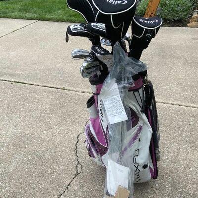 G122: Women's Golf Cart and Clubs