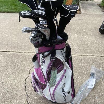 G122: Women's Golf Cart and Clubs