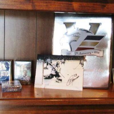 LOT 125  HOCKEY MEMORABILIA