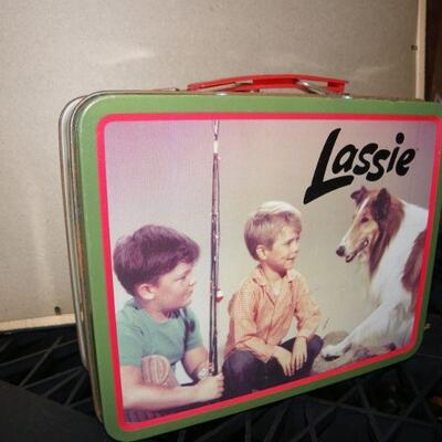 " original " Lassie Lunch Box". no thermos. 