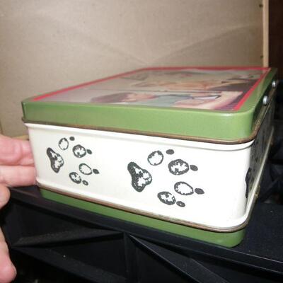 " original " Lassie Lunch Box". no thermos. 