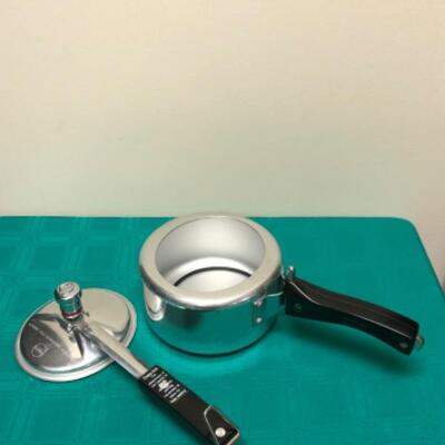 Mini pressure cooker 