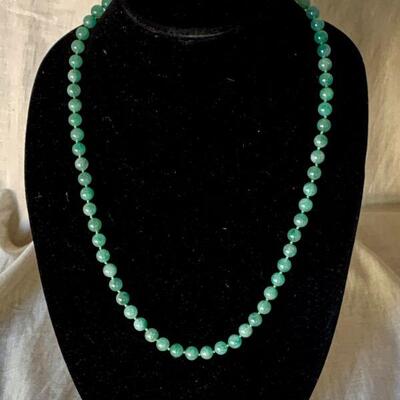 IB 104  NECKLACE OF SPECKLED JADE GREEN BEADS 14K CLASP