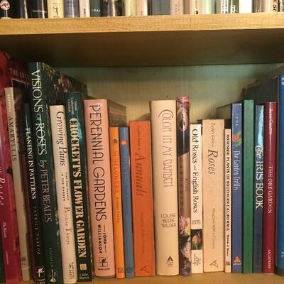 Lot of 39 Gardening Books Shelf 3A 