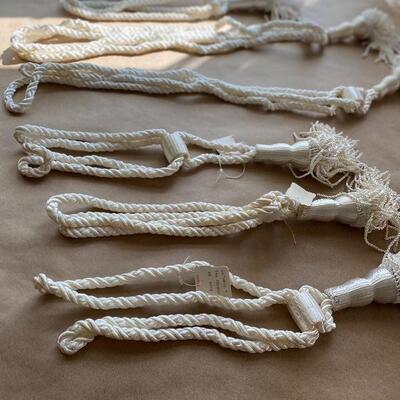 Eight pieces ivory tasselage window tassels 