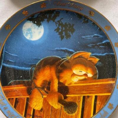 Six collectible Garfield plates 