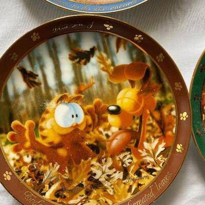 Six collectible Garfield plates 