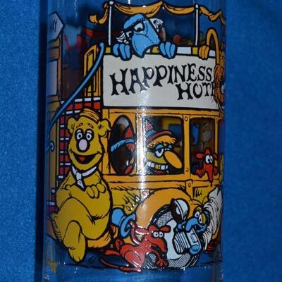 Lot#16 Five Vintage Collectible McDonalds glasses (Star Wars, Peanuts, Muppets, Phillies, Florida)