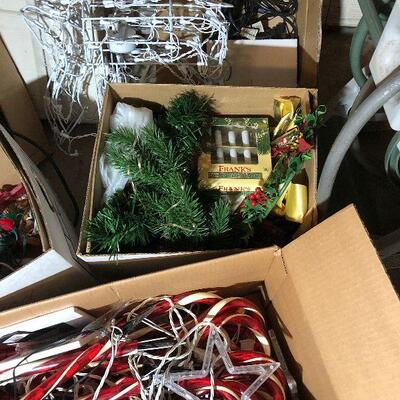 Lot 84 - Outdoor Christmas Decorations