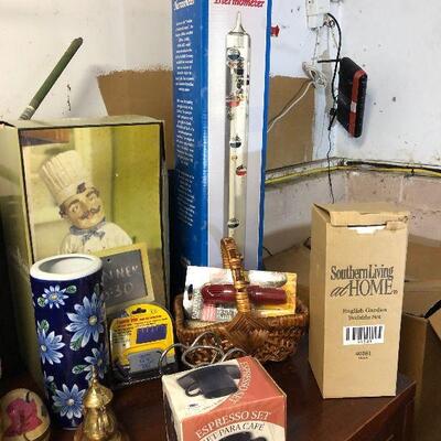 Lot 91 - Vintage Electronics, Furniture and Home Decor