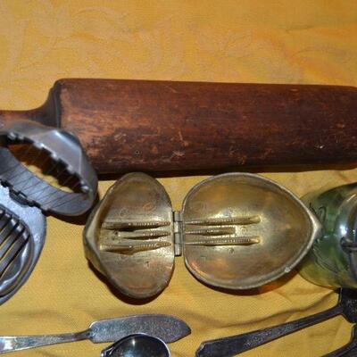 Lot#19 Country Kitchenware Lot