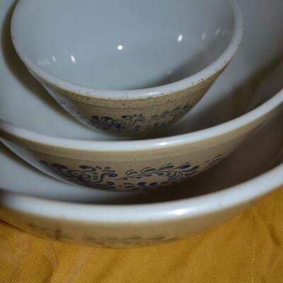 Lot#21 Pyrex "Homestead" Nesting Bowls set