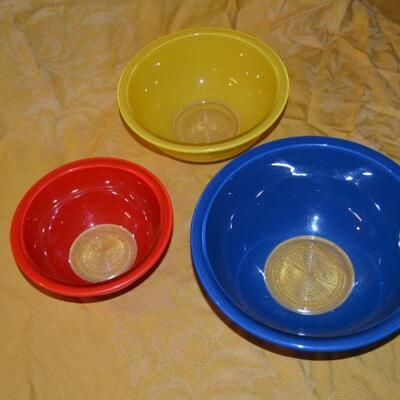 Lot#23 Colorful Vintage Pyrex Nesting Bowls