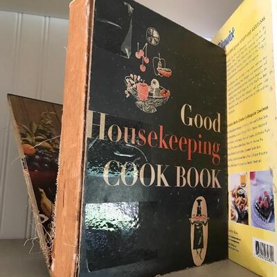 Lot of Assorted Cookbooks (Shelf DR: 1-B)