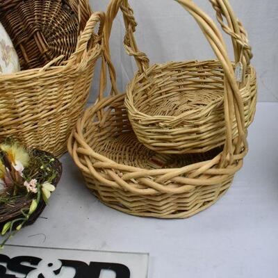 7 Decorative Baskets: 4 Oval & 3 Round