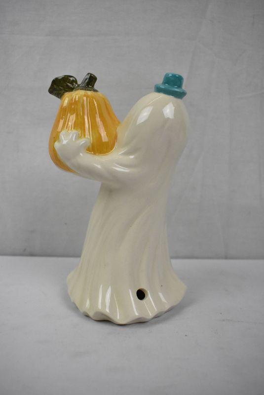 resin ghost with lantern sku 724262