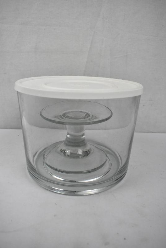 Pampered Chef Trifle Bowl with Lid & Stand | EstateSales.org