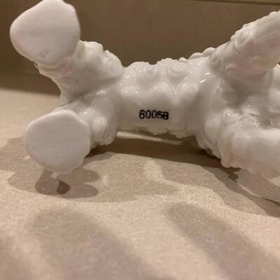 Oriental blanc de chin statues 3