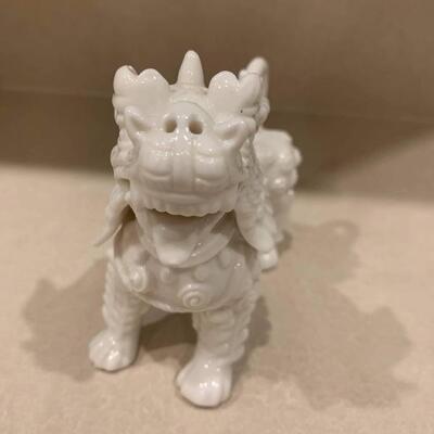 Oriental blanc de chin statues 3