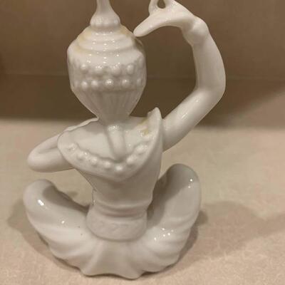 Oriental blanc de chin statues 3