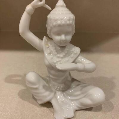 Oriental blanc de chin statues 3