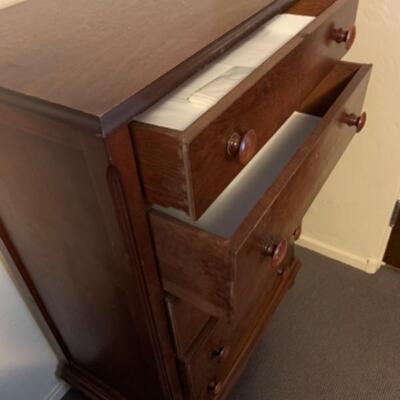20. Vintage 5-drawer walnut dresser (30â€x18â€x49â€)