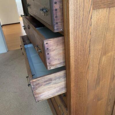 Vintage 6-drawer oak dresser (38â€x18â€x49.5â€)