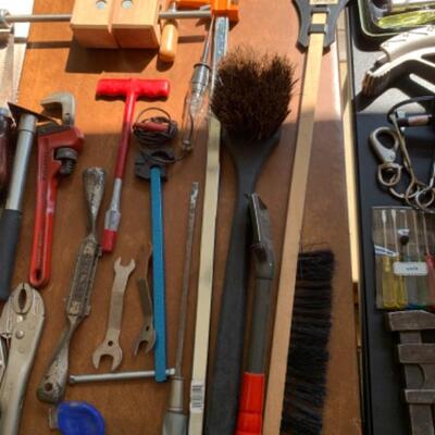 109. Assorted hand tools. And saws