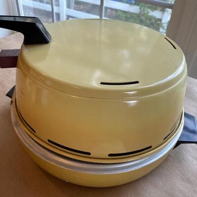 Vintage harvest gold broiler with cord and original booklet