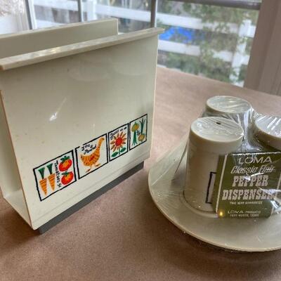 Loma mid century napkin salt pepper set 