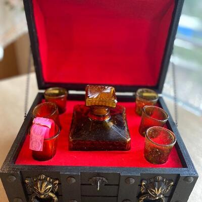 Vintage treasure chest decanter set brown glass