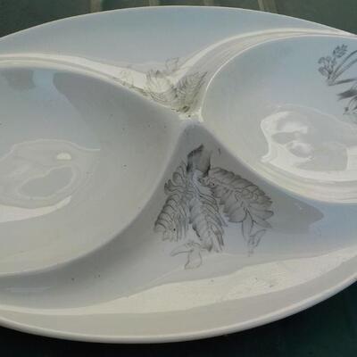 " Eva Zeisel 14 in. Vegetable serving dish:.