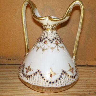 1800's late Nippon vase .and hand painted.