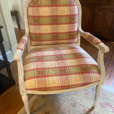 402: White French Country Living Arm Chair 